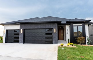 3717 E Woodhue St, Springfield, MO 65802