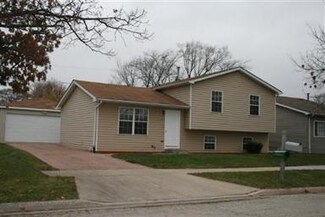 106 Washington Terrace, Waukegan, IL 60085