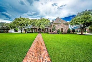 157 Regal Row, Houma, LA 70360