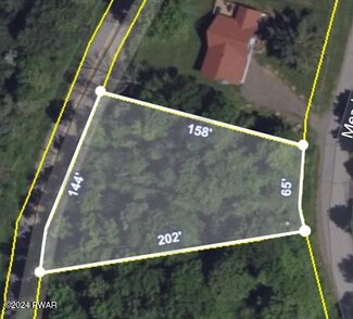 15 Meadow View Dr, Lake Ariel, PA 18436