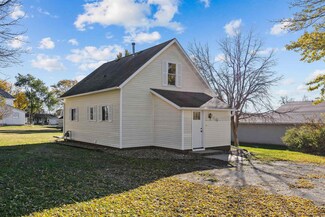 140 8th St N, Maynard, IA 50655
