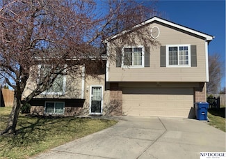 18908 T Cir, Omaha, NE 68135