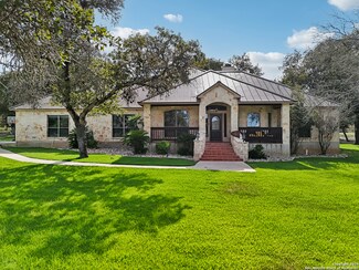 112 City View Dr, Adkins, TX 78101