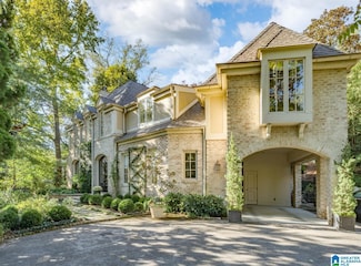 18 Memory Ln, Mountain Brook, AL 35213