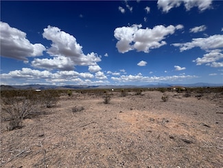 5182 N Dome Rd, Golden Valley, AZ 86413