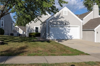 9621 N Locust Dr, Kansas City, MO 64155