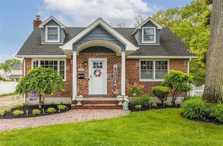 125 Frederick Ave, Merrick, NY 11566
