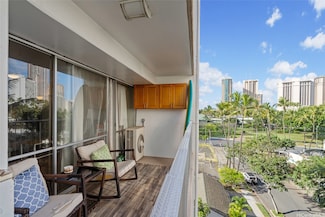 419 Keoniana St Unit 604, Honolulu, HI 96815