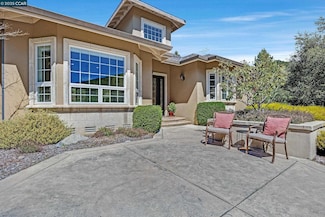 25100 Palomares Rd, Castro Valley, CA 94552
