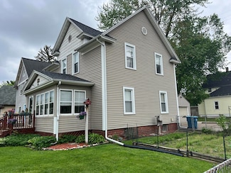 1004 Lane Blvd, Kalamazoo, MI 49001