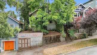 317 NE 58th St, Seattle, WA 98105