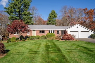 14 Glenn Dr, Wilbraham, MA 01095