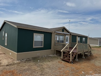 207 Persimmon Dr, Pleasanton, TX 78064