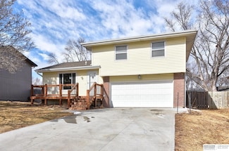 15248 Z St, Omaha, NE 68137