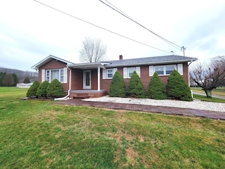112 Monroe Ave, Peterstown, WV 24963