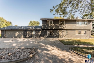 4412 E 20th St, Sioux Falls, SD 57103