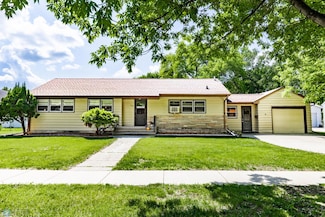 1515 14th St S, Fargo, ND 58103
