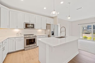 2 Stratton Dr Unit 102, Woburn, MA 01801
