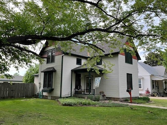 434 S 1st St, Lindsborg, KS 67456