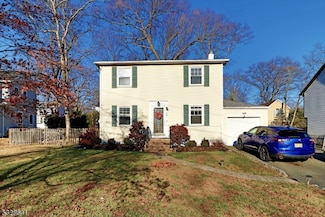 34 Midway Dr, Livingston, NJ 07039
