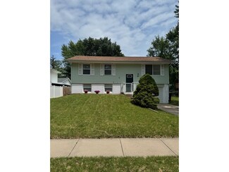 60 Amber Ln, Iowa City, IA 52240