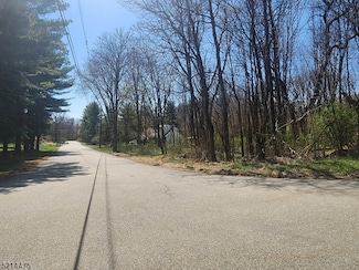 2 Fieldstone Ln, Hardyston, NJ 07416