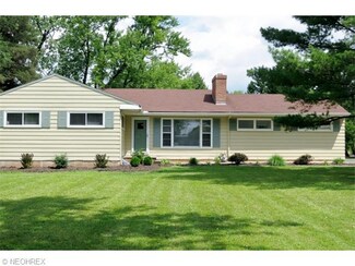 29149 Emery Rd, Chagrin Falls, OH 44022