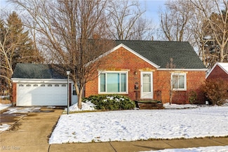 5979 Twin Lakes Dr, Cleveland, OH 44129