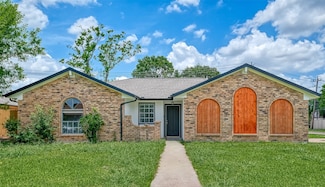 4917 Fairvent St, Pasadena, TX 77505