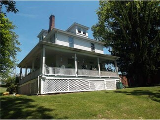 6 1st St, Vestaburg, PA 15368