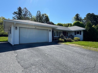3 Hillside St, Presque Isle, ME 04769