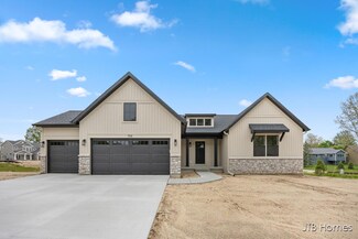 7114 Pinehurst Dr NE, Rockford, MI 49341