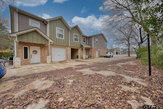 205 W Valley St, Lindale, TX 75771