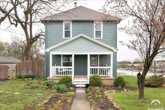 101 8th St, Baldwin City, KS 66006