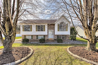 56 4th St, Irwin, PA 15642