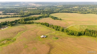 14478 Hawthorne Rd, Hannibal, MO 63401