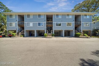 29 Bunker Ct, Oak Island, NC 28465