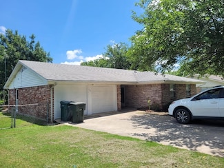 913 Patricia Dr, Sherman, TX 75090