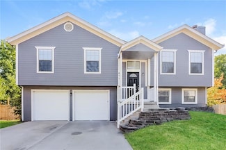 411 Allendale Ct, Greenwood, MO 64034