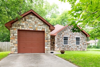 1019 Pine St, Bonham, TX 75418