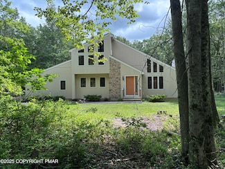 246 Victory Ln, Long Pond, PA 18334
