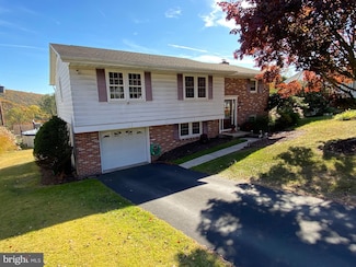 65 Crestview Dr, Pottsville, PA 17901