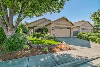 931 Village Cir, Medford, OR 97504