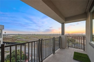 1068 Hampton Dr, Costa Mesa, CA 92627