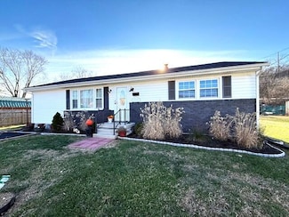 108 1/2 S Craig Ave, Covington, VA 24426