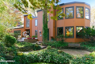 8 Glenwood Dr, Tinton Falls, NJ 07724