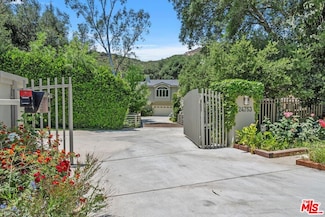 24753 Mulholland Hwy, Calabasas, CA 91302