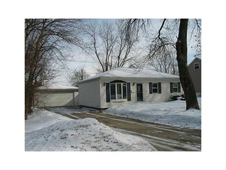 301 6th Ave, Hiawatha, IA 52233