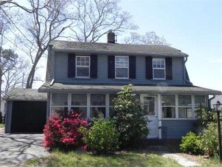 65 Circuit Ave, Wareham, MA 02571
