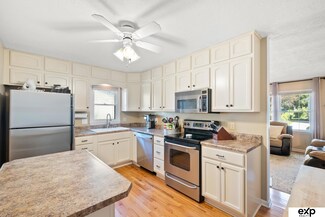 6332 N 76th St, Omaha, NE 68134
